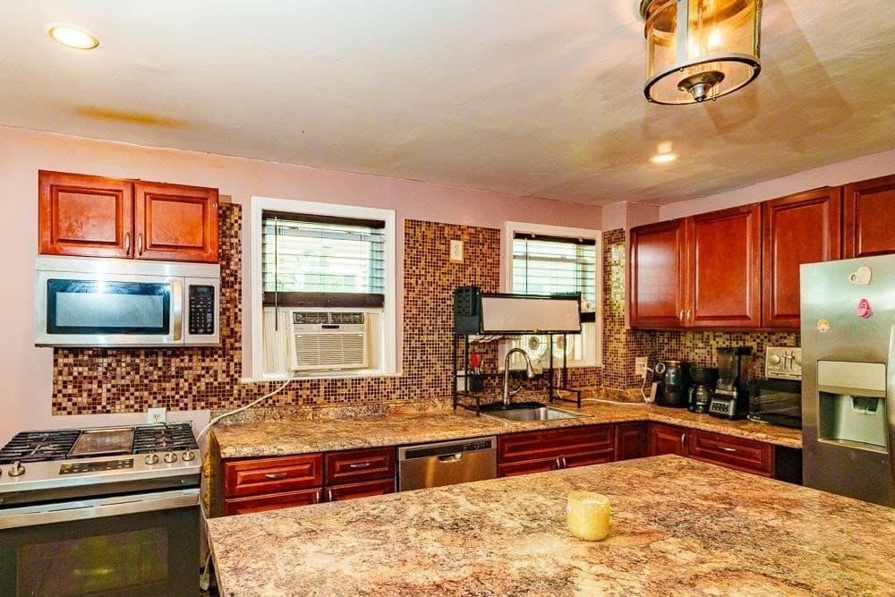 40 Baker Rd, Everett MA 02149 photo 3