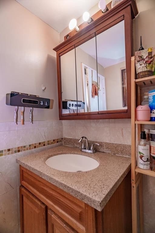 40 Baker Rd, Everett MA 02149 photo 9