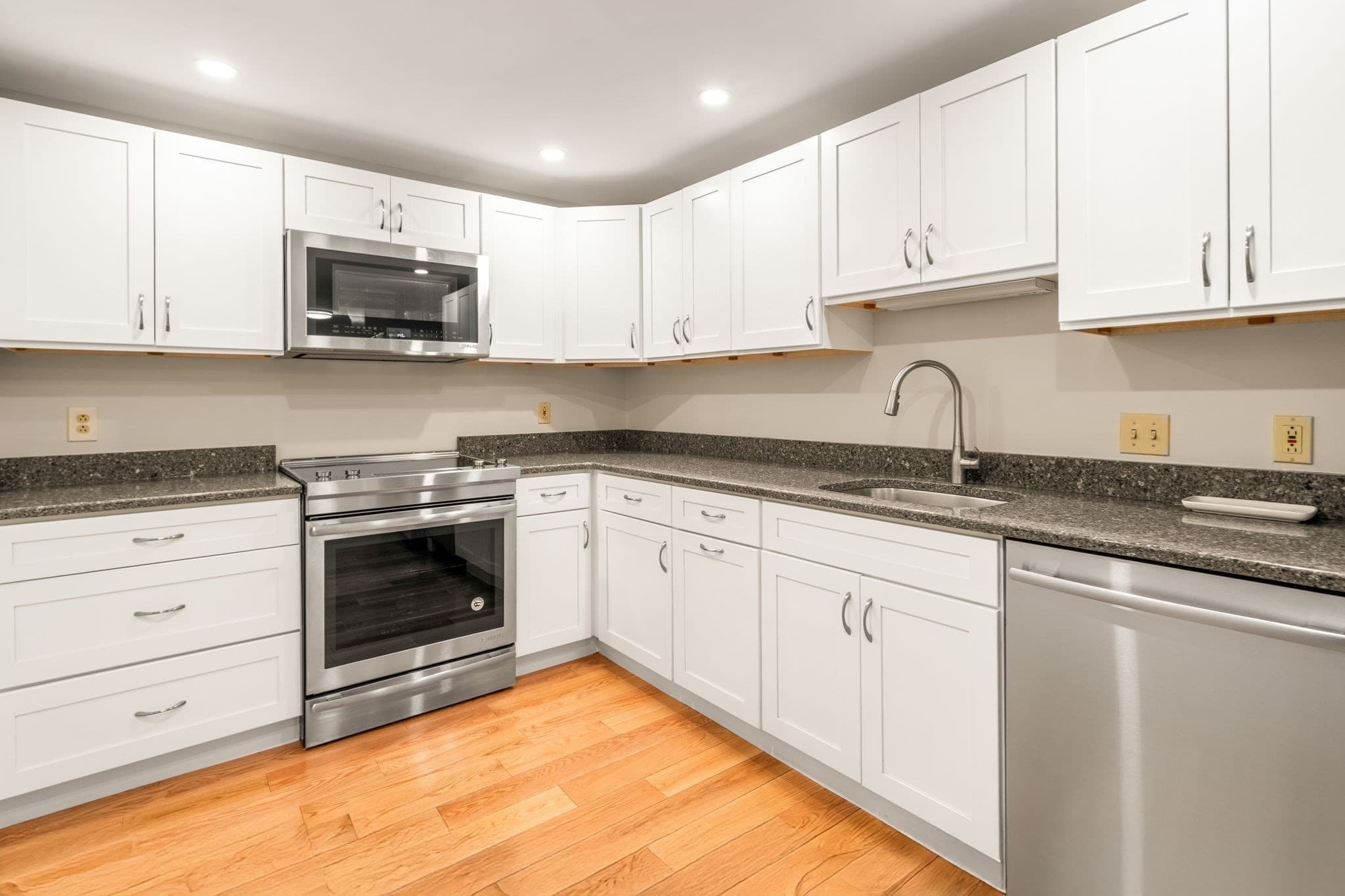 Condominium at 100 Fulton St # 3Q, Boston MA 02109, photo 4 of 25