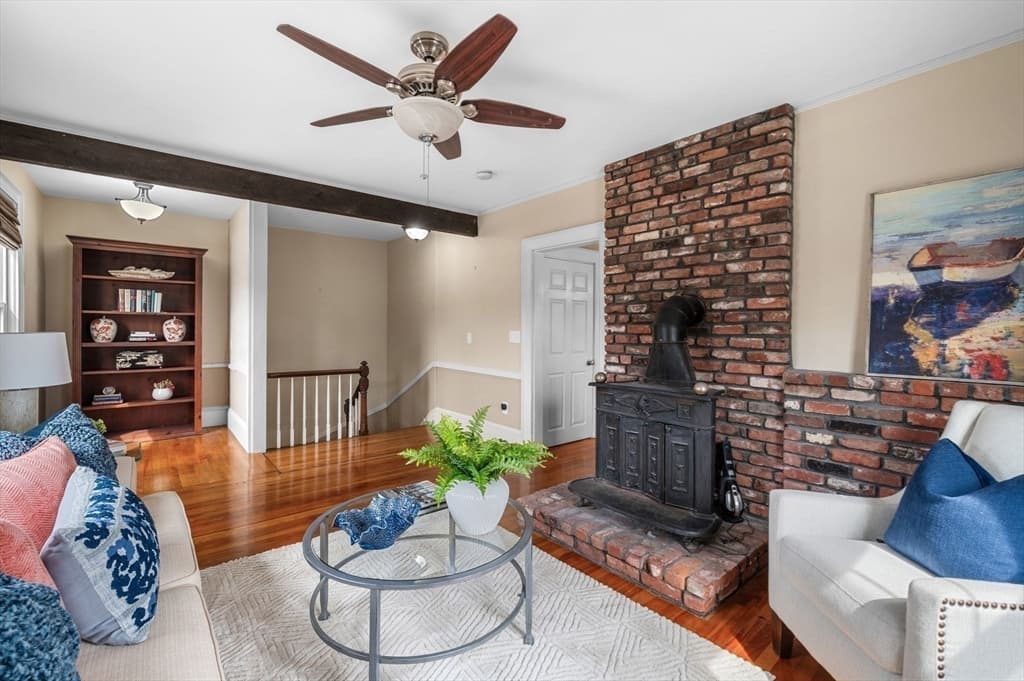 1 Maverick St # 2, Marblehead MA 01945