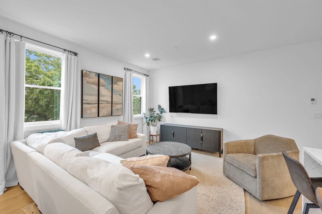 Condominium at 5245 Washington St # 5, Boston MA 02132, photo 12 of 37