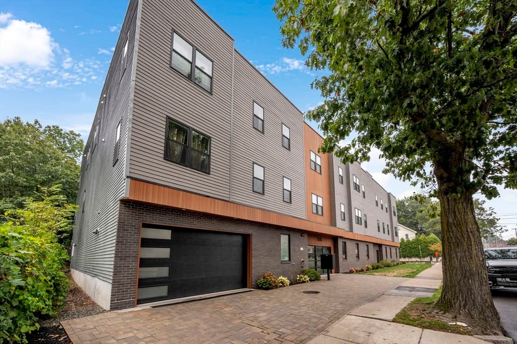 Condominium at 5245 Washington St # 5, Boston MA 02132, photo 26 of 37