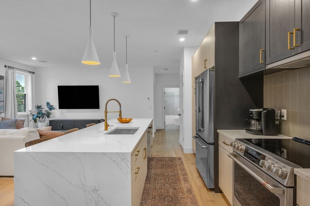 Condominium at 5245 Washington St # 5, Boston MA 02132, photo 3 of 37