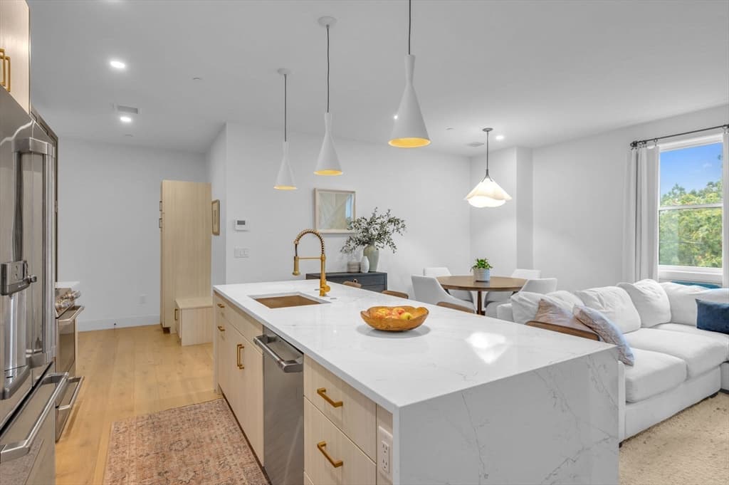 Condominium at 5245 Washington St # 5, Boston MA 02132, photo 5 of 37