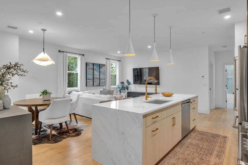 Condominium at 5245 Washington St # 5, Boston MA 02132, photo 4 of 37