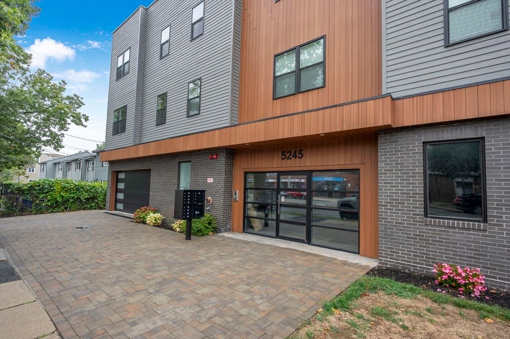 Condominium at 5245 Washington St # 5, Boston MA 02132, photo 25 of 37