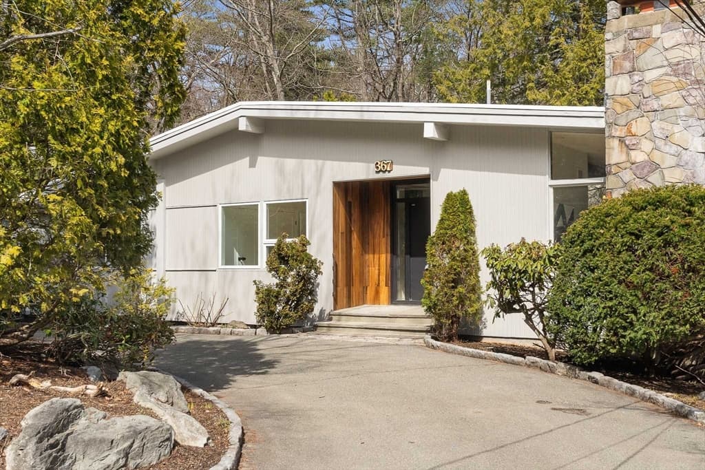 367 Newton St, Brookline MA 02467
