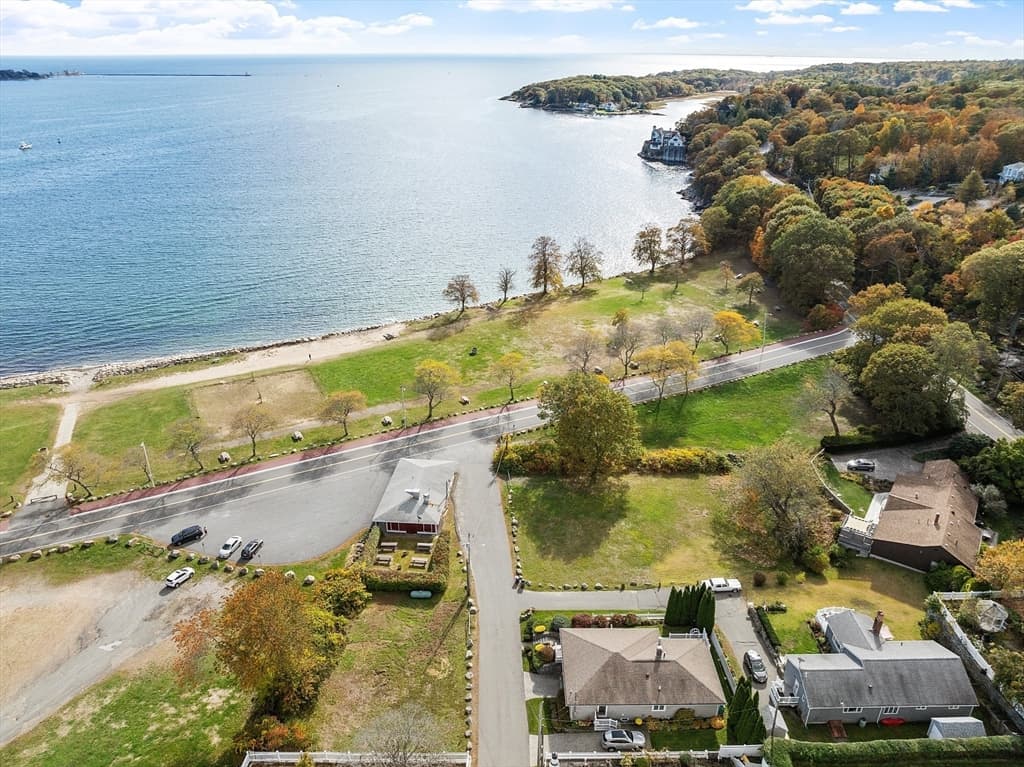 41 Hough Avenue, Gloucester MA 01930
