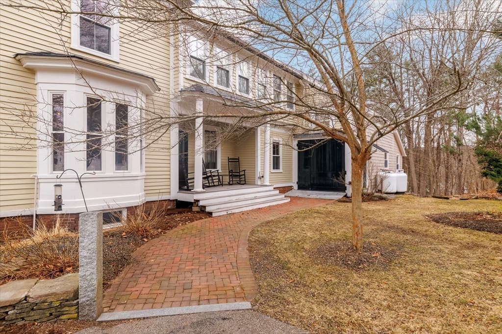 Single Family Residence at 14 Maple Street, Sturbridge MA 01566, Sturbridge, photo 3 of 37