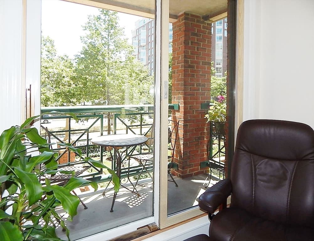 Condominium at 10 Rogers # 203, Cambridge MA 02142, Cambridge, photo 2 of 11