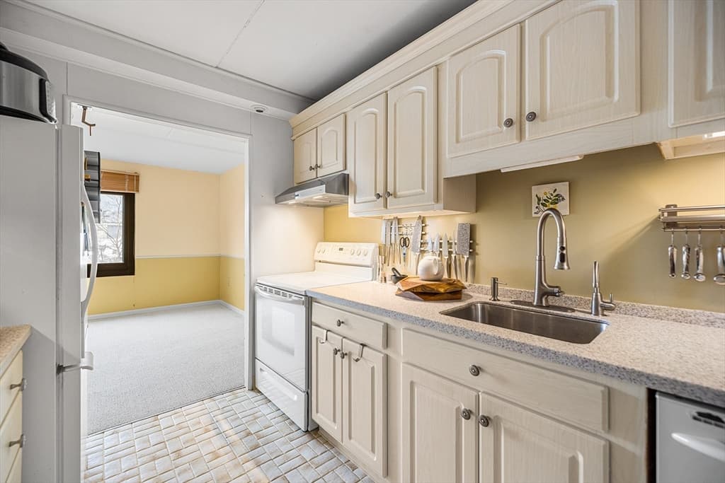 Condominium at 51 Broad Reach, Weymouth MA 02191, photo 6 of 32