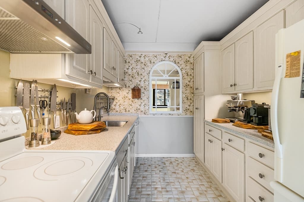 Condominium at 51 Broad Reach, Weymouth MA 02191, photo 5 of 32