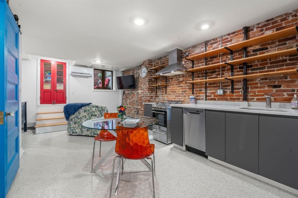 26 Unity St # 1, Boston MA 02113