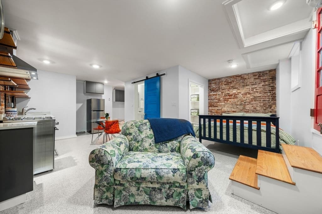 Condominium at 26 Unity St # 1, Boston MA 02113, photo 15 of 27
