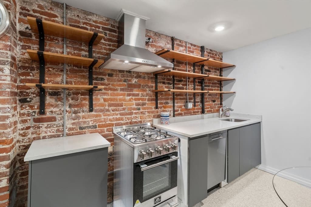 Condominium at 26 Unity St # 1, Boston MA 02113, photo 4 of 27