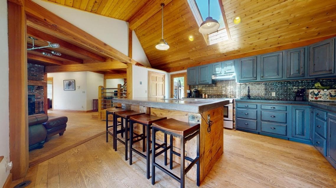 Single Family Residence at 2 Maple Swamp Rd, Sandwich MA 02537, photo 5 of 42