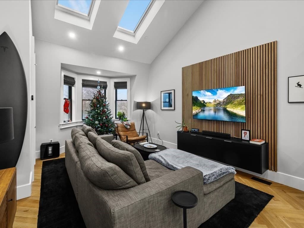 Condominium at 760 E Broadway, Boston MA 02127, photo 6 of 39
