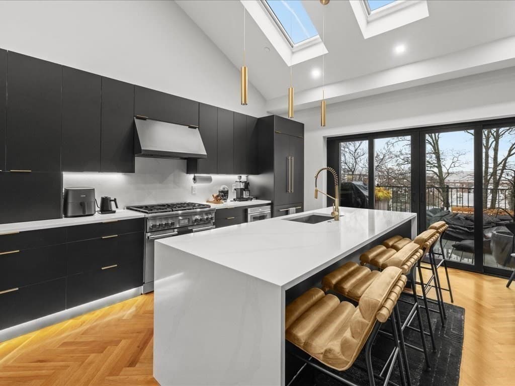 Condominium at 760 E Broadway, Boston MA 02127, photo 12 of 39