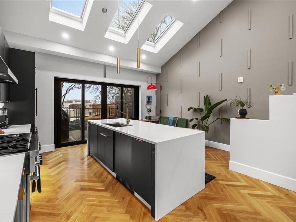 Condominium at 760 E Broadway, Boston MA 02127, photo 7 of 39