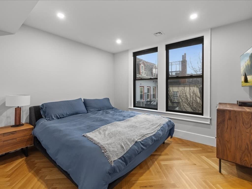 Condominium at 760 E Broadway, Boston MA 02127, photo 19 of 39