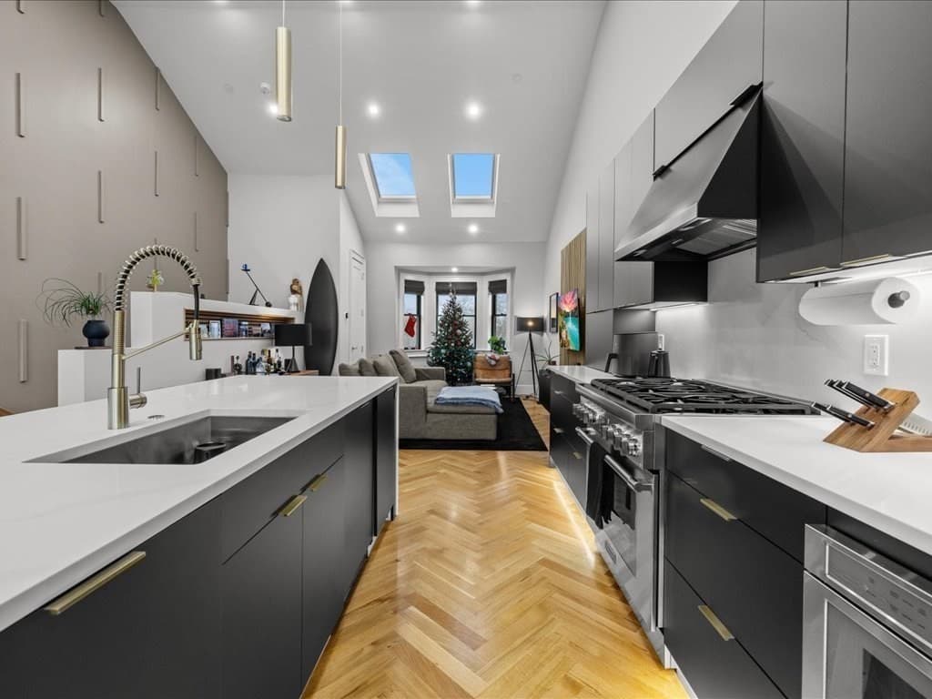 Condominium at 760 E Broadway, Boston MA 02127, photo 4 of 39