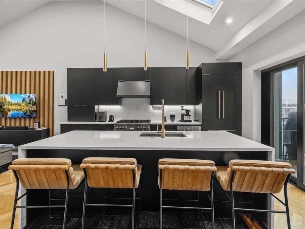 Condominium at 760 E Broadway, Boston MA 02127, photo 8 of 39