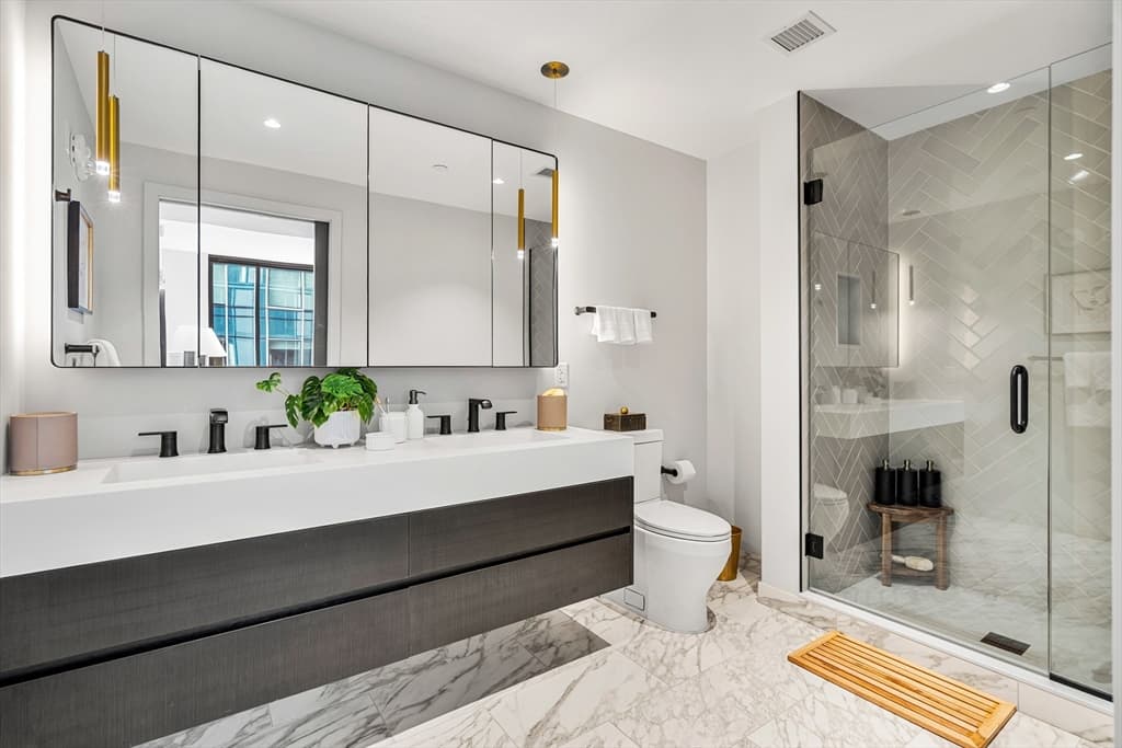 Condominium at 55 Lagrange St # 1902, Boston MA 02116, photo 16 of 31