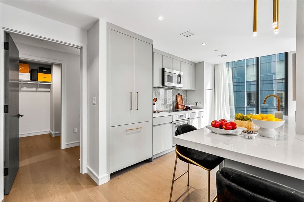 Condominium at 55 Lagrange St # 1902, Boston MA 02116, photo 7 of 31
