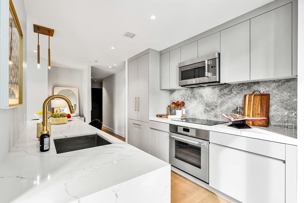 Condominium at 55 Lagrange St # 1902, Boston MA 02116, photo 9 of 31