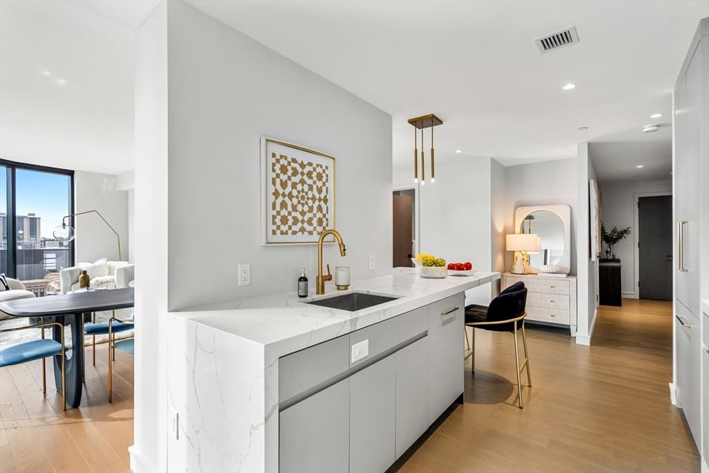 Condominium at 55 Lagrange St # 1902, Boston MA 02116, photo 10 of 31