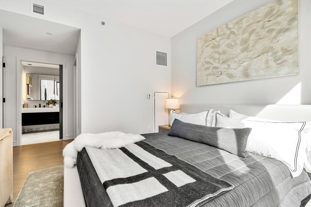 Condominium at 55 Lagrange St # 1902, Boston MA 02116, photo 14 of 31