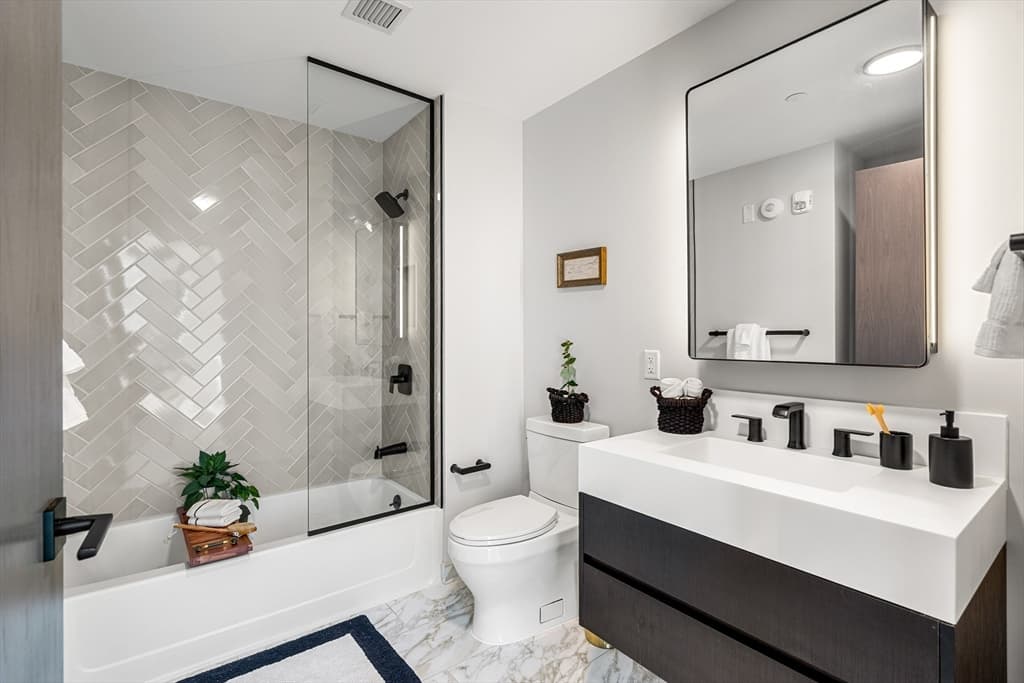 Condominium at 55 Lagrange St # 1902, Boston MA 02116, photo 18 of 31