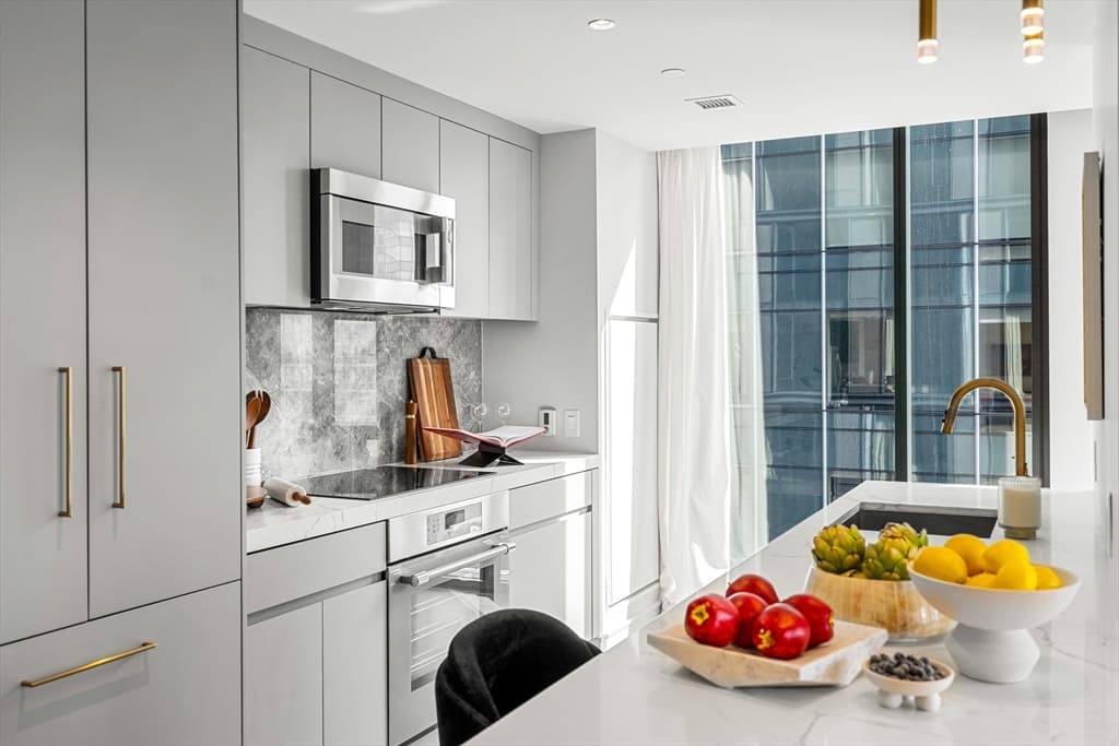 Condominium at 55 Lagrange St # 1902, Boston MA 02116, photo 8 of 31