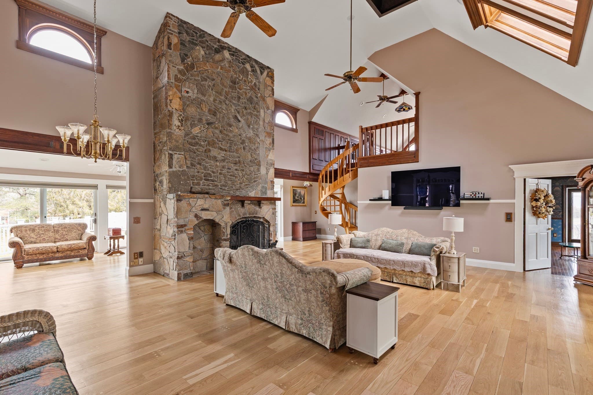 Single Family Residence at 27 Old Upton Rd, Grafton MA 01519, photo 16 of 41