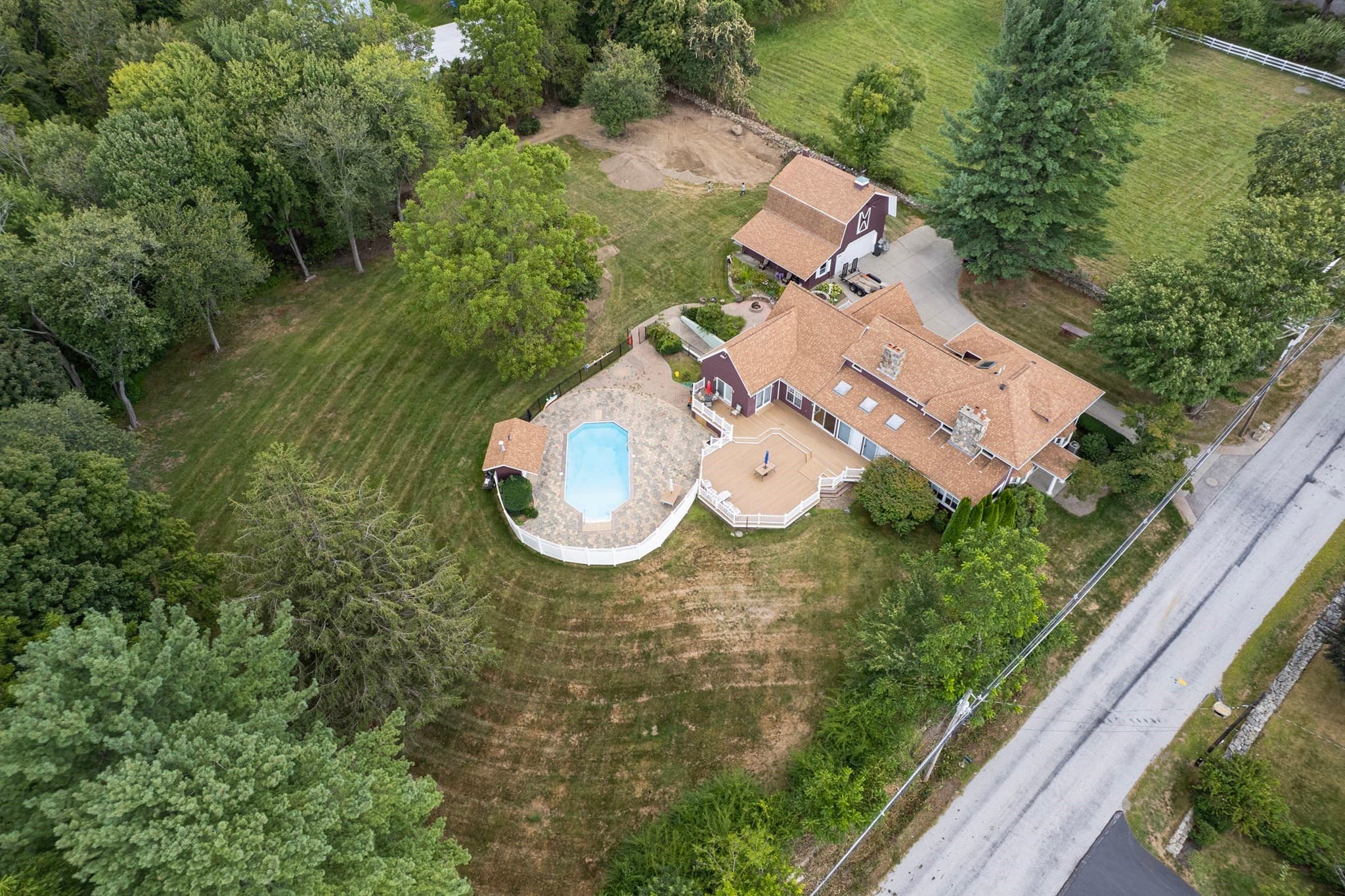 Single Family Residence at 27 Old Upton Rd, Grafton MA 01519, photo 9 of 41