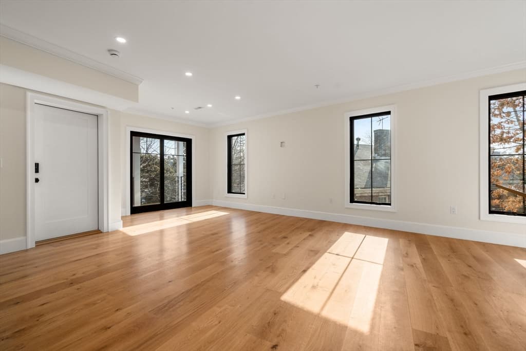 Condominium at 34 Vinton Street, Boston MA 02127, photo 6 of 26