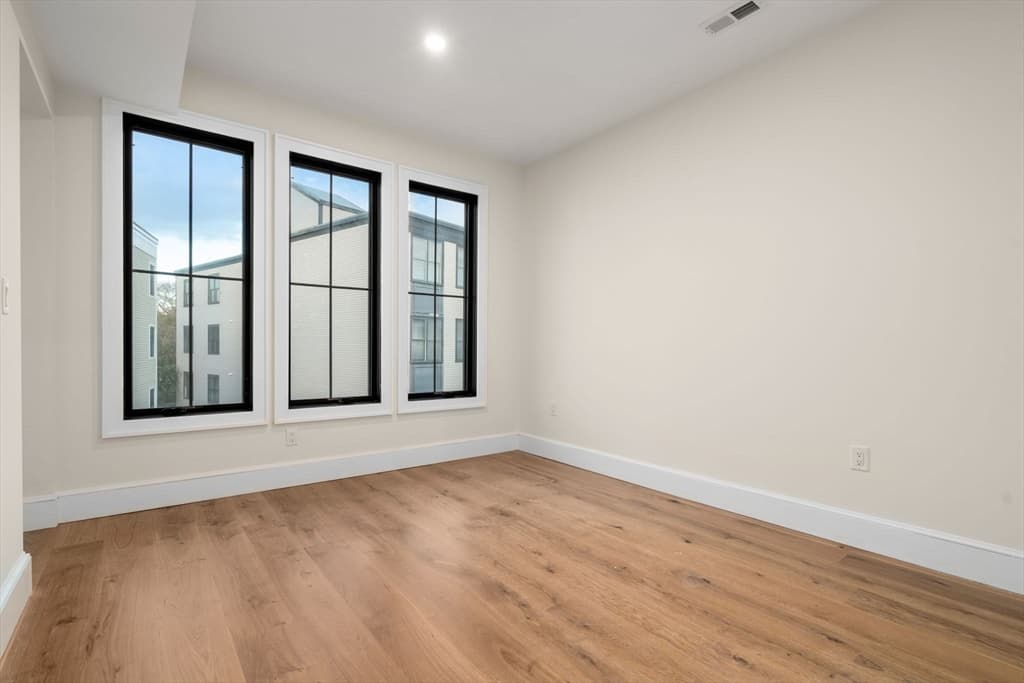 Condominium at 34 Vinton Street, Boston MA 02127, photo 12 of 26