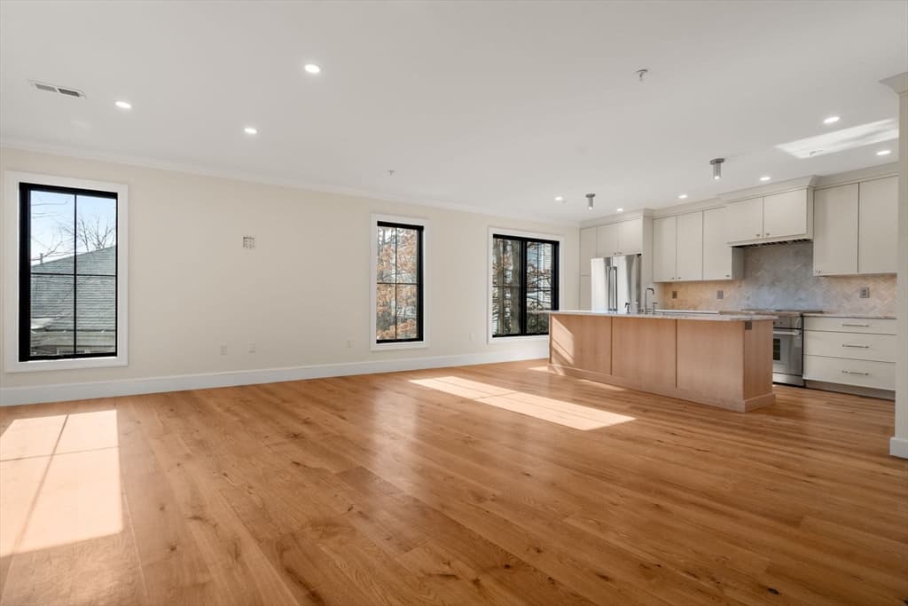 Condominium at 34 Vinton Street, Boston MA 02127, photo 7 of 26