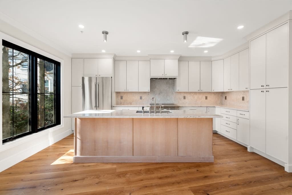 Condominium at 34 Vinton Street, Boston MA 02127, photo 3 of 26