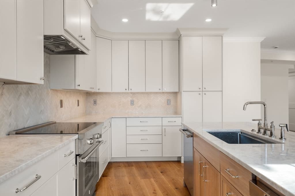 Condominium at 34 Vinton Street, Boston MA 02127, photo 9 of 26