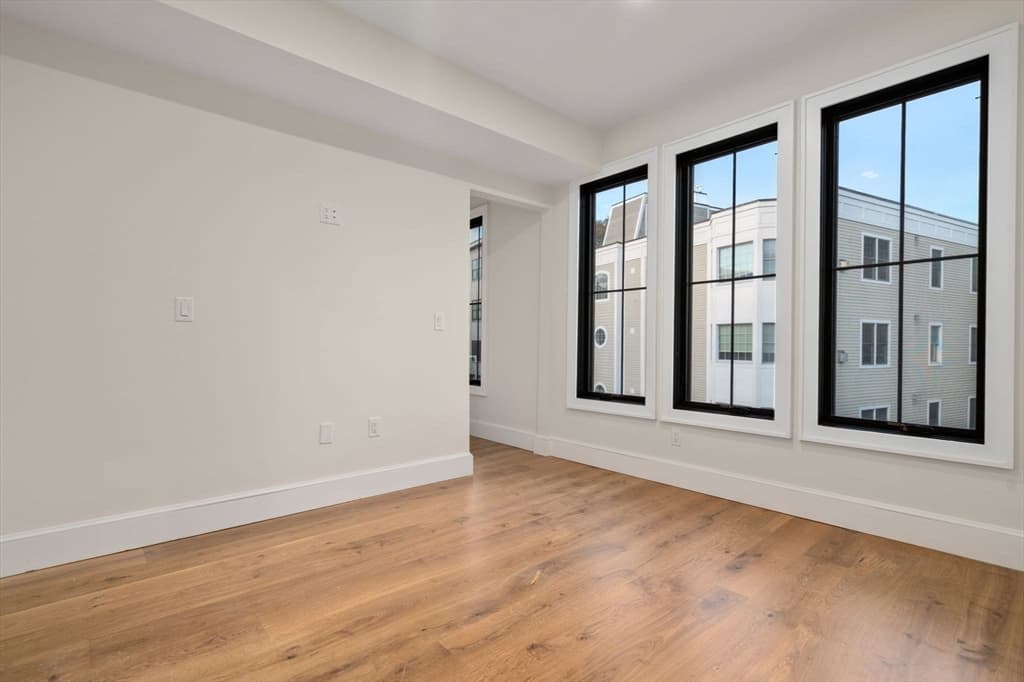 Condominium at 34 Vinton Street, Boston MA 02127, photo 11 of 26