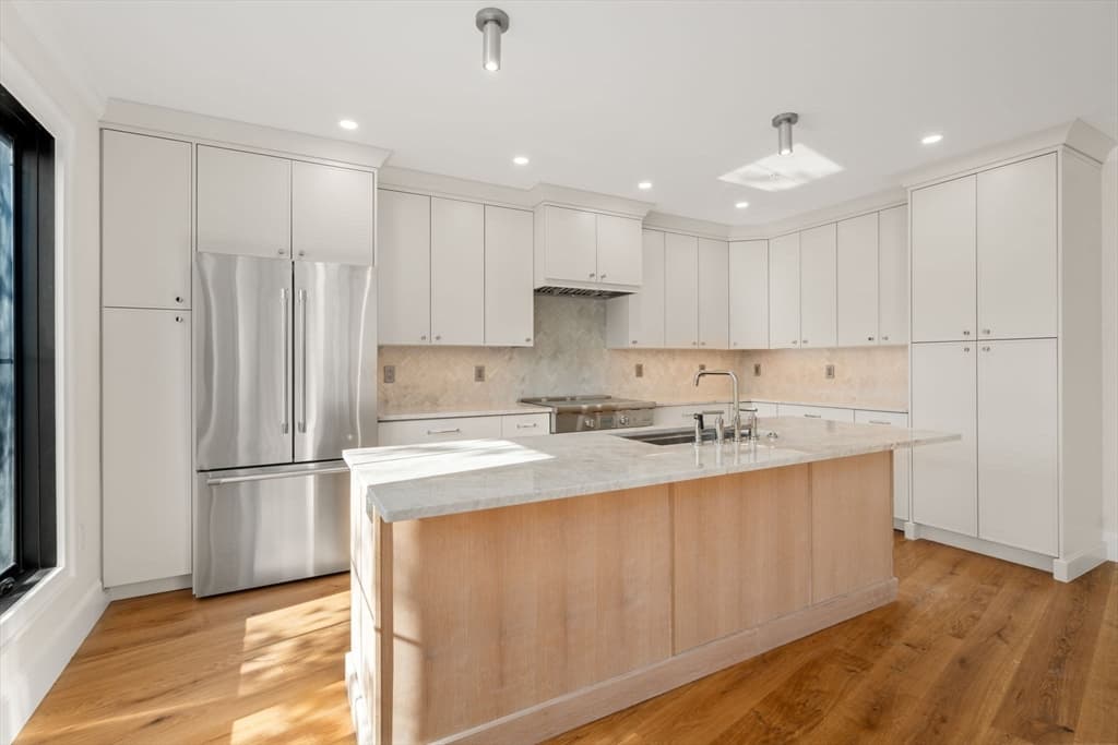 Condominium at 34 Vinton Street, Boston MA 02127, photo 4 of 26