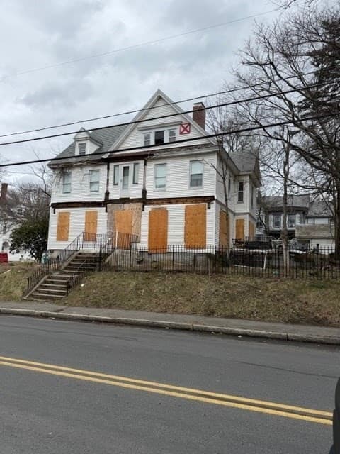Single Family Residence at 337 Beacon St, Lowell MA 01850, photo 2 of 3