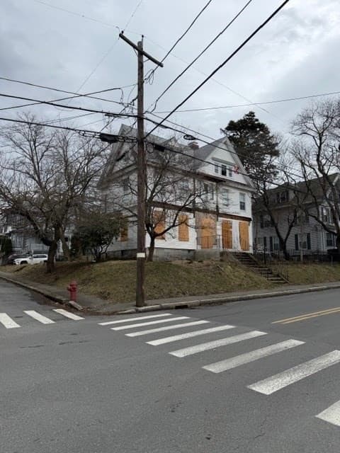 337 Beacon St, Lowell MA 01850