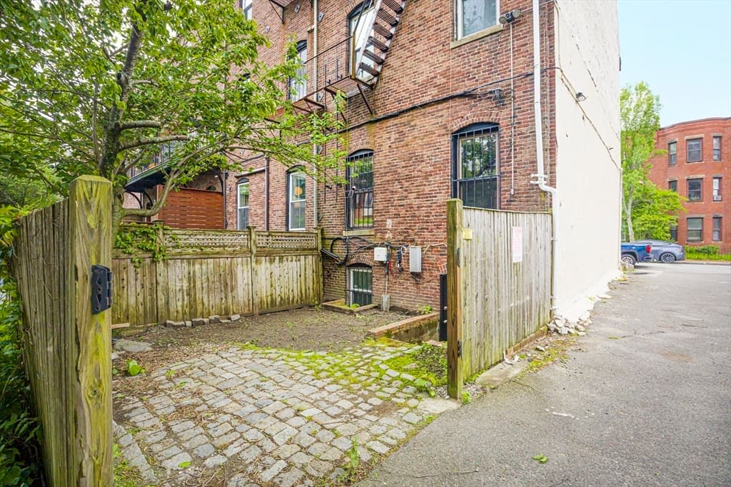 Single Family Residence at 31 Worthington St., Boston MA 02120, photo 6 of 28