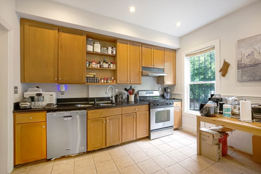 Single Family Residence at 31 Worthington St., Boston MA 02120, photo 7 of 28