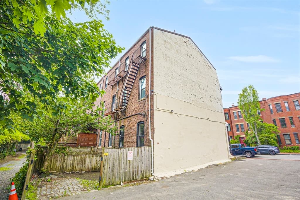 Single Family Residence at 31 Worthington St., Boston MA 02120, photo 5 of 28