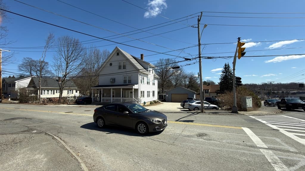 328 Brooks St, Worcester MA 01606 photo 2
