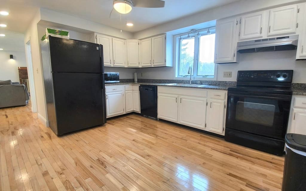 Single Family Residence at 154 Dudley Oxford Rd, Dudley MA 01571, Dudley, photo 13 of 42