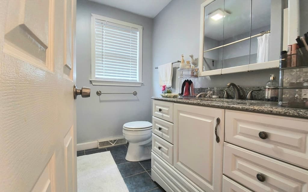 Single Family Residence at 154 Dudley Oxford Rd, Dudley MA 01571, Dudley, photo 20 of 42